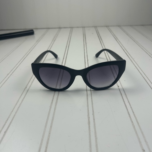 French Connection Black Y2K Rectangle Sunglasses - Picture 2 of 7